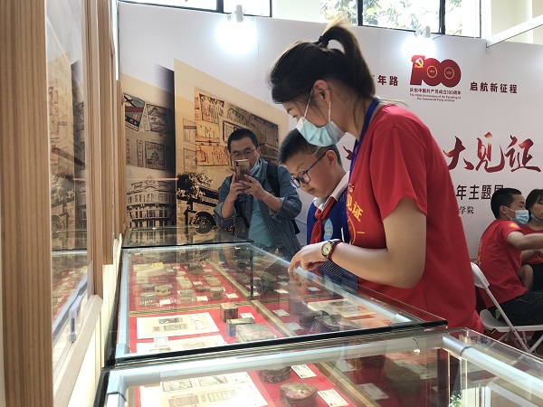 图为红色商标主题展参加2021年第十八届上海教育博览会现场 图为红色商标主题展参加2021年第十八届上海教育博览会现场